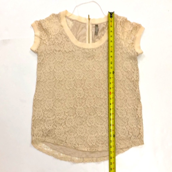 Thyme XL Cream Lace Top zipper back stretchy shirt sleeve Excellent Condition - Picture 3 of 8